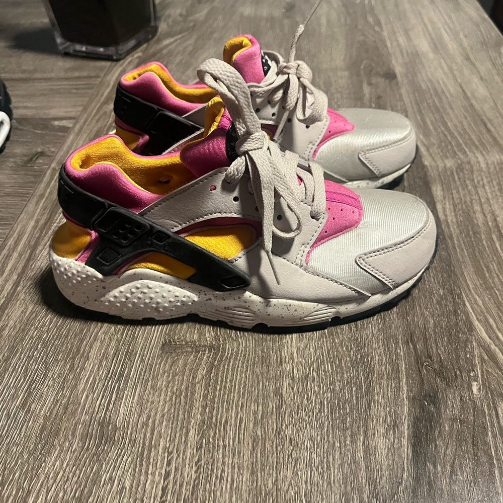 Nike Kids Gray Pink Yellow Black Athletic Sneakers